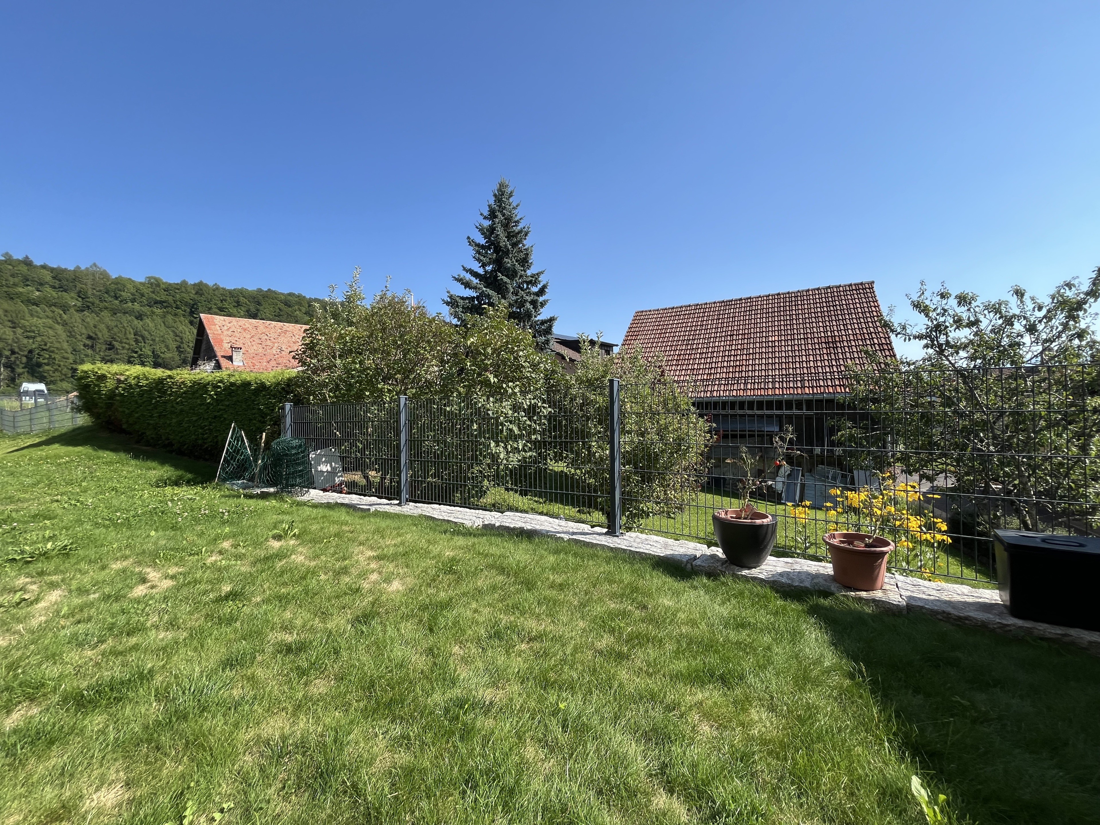 AVEC UN JARDIN PRIVATIF, AU BOUT D'UNE IMPASSE